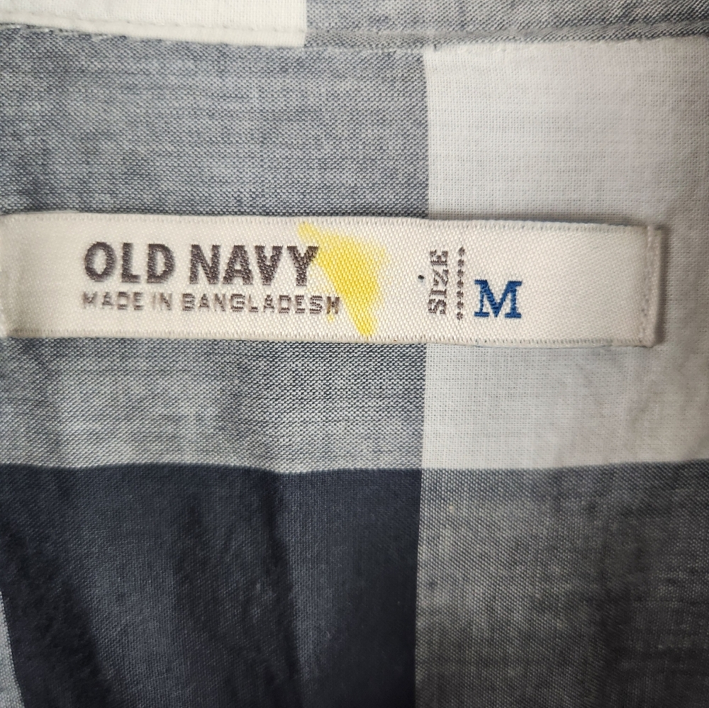 Old Navy, woman's drk/ light gray block plaid blouse, Sz M - Picture 4 of 6